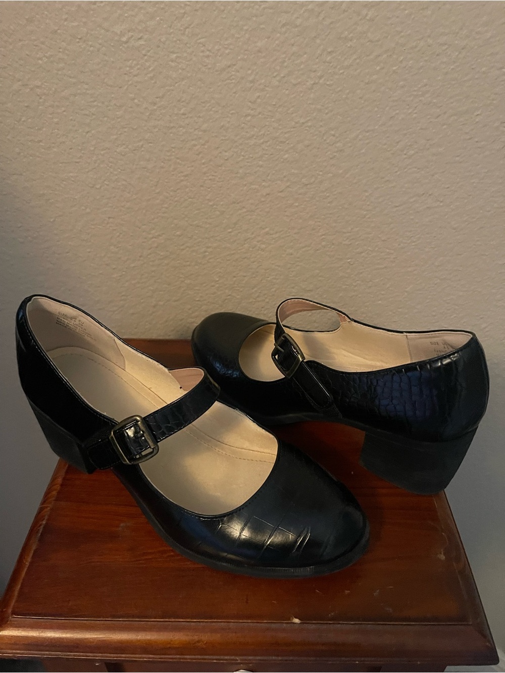 Black Mary Jane Block Heel Pumps with Buckle Strap - Picture 2 of 6